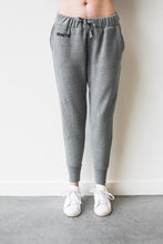 BRUNETTE THE LABEL - The "Middle Sister" Chainstitch Jogger | Heather Grey