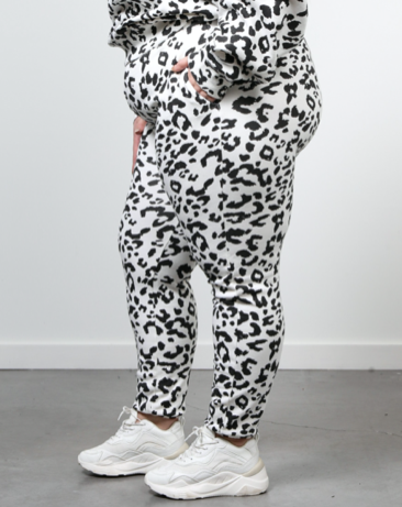 BRUNETTE THE LABEL - The SNOW LEOPARD Best Friend Jogger | Black & Cream